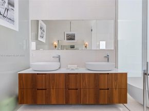 810 W 47th Ct - The Ritz Carlton Miami Beach, Miami Beach FL 33140