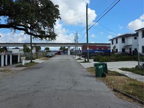2740 NW 44th St, Miami FL 33142
