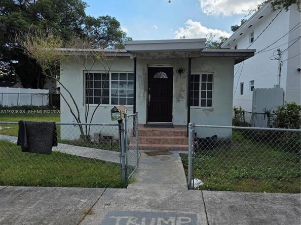 2740 NW 44th St, Miami FL 33142