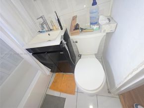 2740 NW 44th St, Miami FL 33142