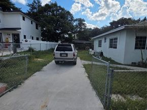 2740 NW 44th St, Miami FL 33142