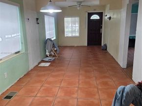 2740 NW 44th St, Miami FL 33142