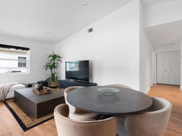 309 SE 3rd Ave, Hallandale Beach FL 33009