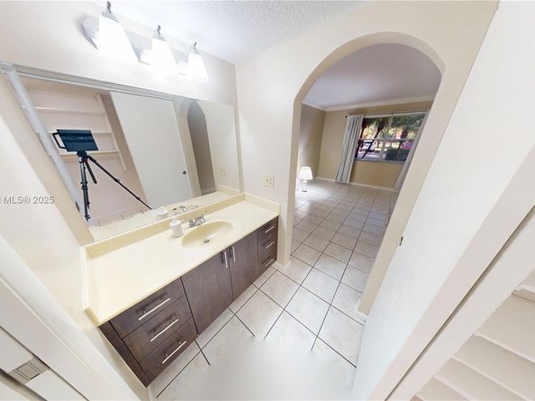7598 NW 86th Ter 103, Tamarac FL 33321