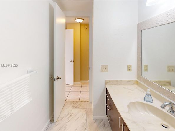 7598 NW 86th Ter 103, Tamarac FL 33321