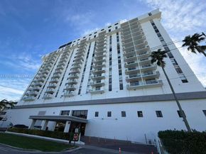 13499 Biscayne Blvd 1206, North Miami FL 33181