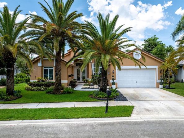 3043 Lakewood Dr, Weston FL 33332