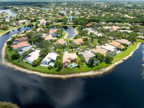 3043 Lakewood Dr, Weston FL 33332