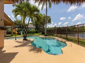 3043 Lakewood Dr, Weston FL 33332