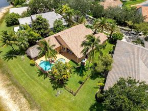 3043 Lakewood Dr, Weston FL 33332