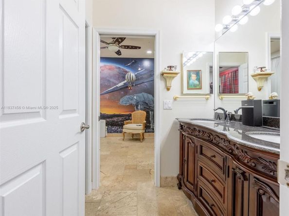 3043 Lakewood Dr, Weston FL 33332