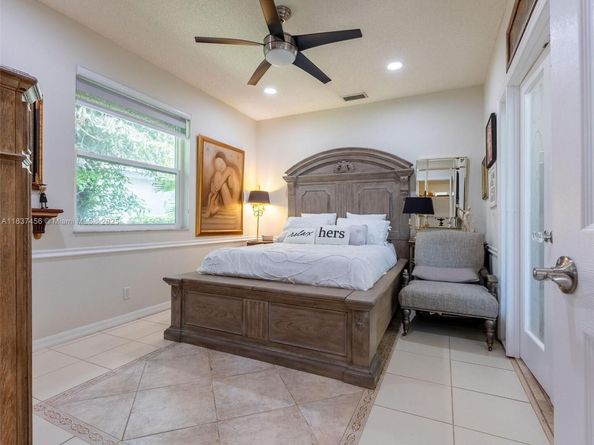 3043 Lakewood Dr, Weston FL 33332