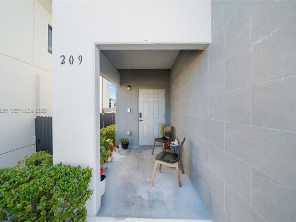 209 NW 13th Pl, Florida City FL 33034