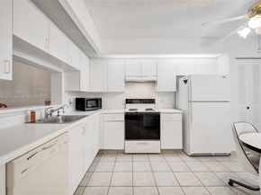 800 SW 137th Ave 102G, Pembroke Pines FL 33027