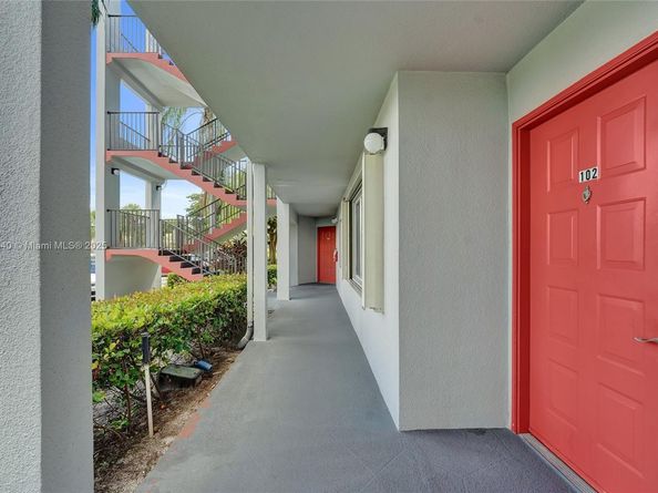 800 SW 137th Ave 102G, Pembroke Pines FL 33027