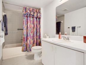 800 SW 137th Ave 102G, Pembroke Pines FL 33027