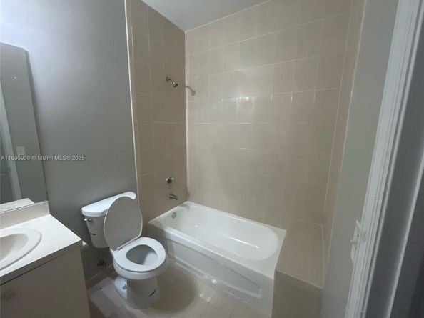 2731 NE 3rd Dr 203, Homestead FL 33033