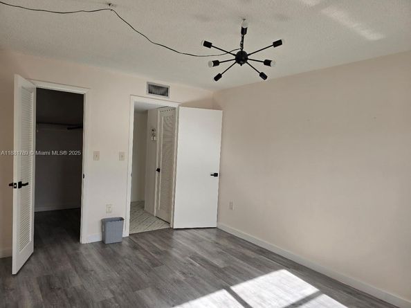 2831 E Sunrise Lakes Dr 208, Sunrise FL 33322