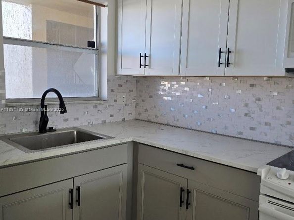 2831 E Sunrise Lakes Dr 208, Sunrise FL 33322