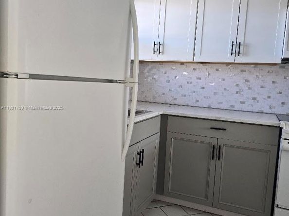 2831 E Sunrise Lakes Dr 208, Sunrise FL 33322