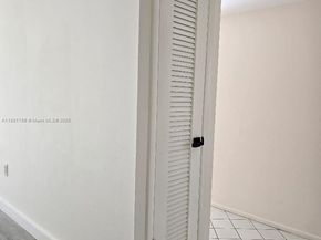 2831 E Sunrise Lakes Dr 208, Sunrise FL 33322