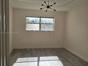 2831 E Sunrise Lakes Dr 208, Sunrise FL 33322