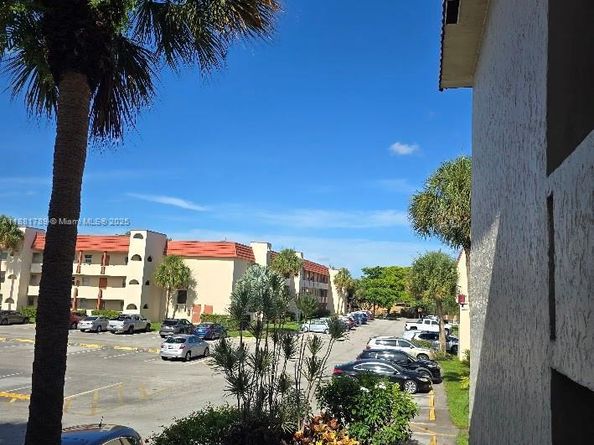 2831 E Sunrise Lakes Dr 208, Sunrise FL 33322