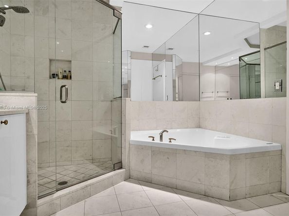 901 Brickell Key Blvd 3204, Miami FL 33131