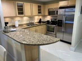 2301 Collins Ave 325, Miami Beach FL 33139