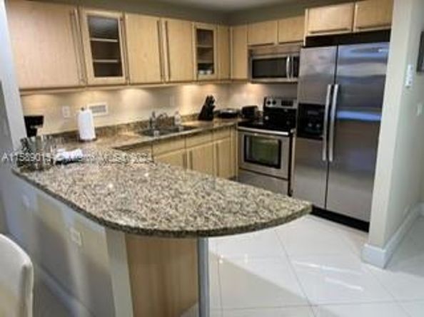 2301 Collins Ave 325, Miami Beach FL 33139