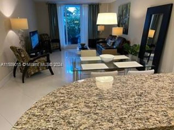 2301 Collins Ave 325, Miami Beach FL 33139