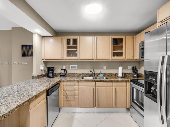 2301 Collins Ave 325, Miami Beach FL 33139
