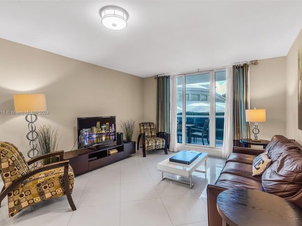 2301 Collins Ave 325, Miami Beach FL 33139