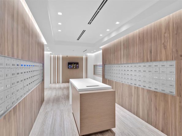2301 Collins Ave 325, Miami Beach FL 33139
