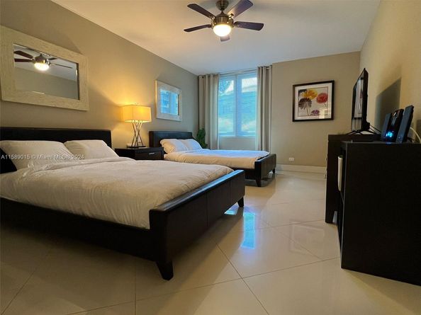 2301 Collins Ave 325, Miami Beach FL 33139