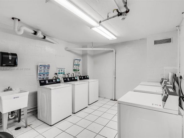 2301 Collins Ave 325, Miami Beach FL 33139
