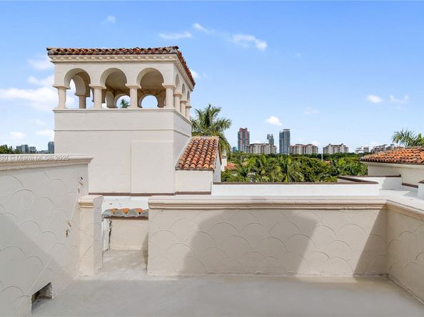 2443 Fisher Island Dr 5403, Miami Beach FL 33109