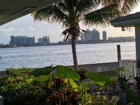 2200 Bay Dr 3, Miami Beach FL 33141