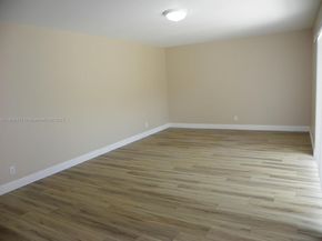 2578 Camelot Ct, Cooper City FL 33026
