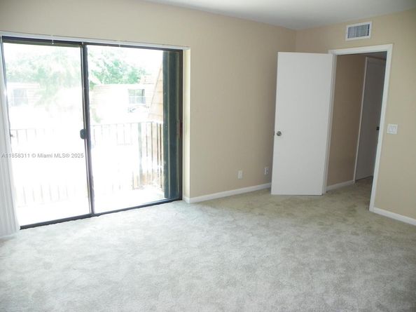 2578 Camelot Ct, Cooper City FL 33026