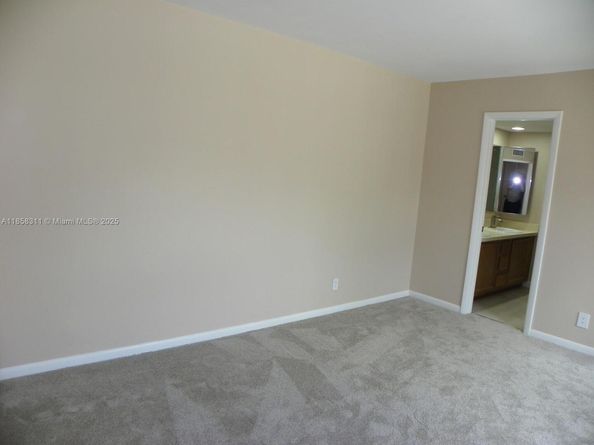 2578 Camelot Ct, Cooper City FL 33026