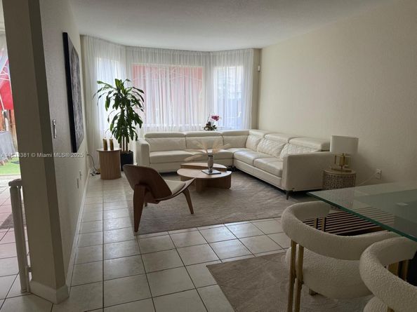 11218 NW 73rd Ter, Doral FL 33178
