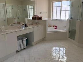 11218 NW 73rd Ter, Doral FL 33178