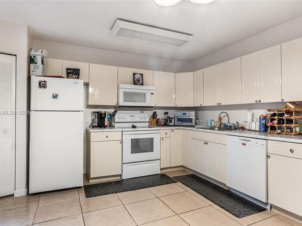 9111 SW 22nd Ct B3, Davie FL 33324