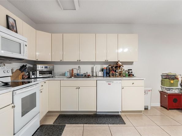 9111 SW 22nd Ct B3, Davie FL 33324
