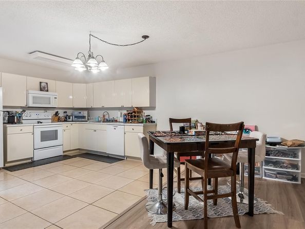 9111 SW 22nd Ct B3, Davie FL 33324