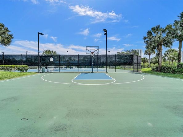 1375 Harbor Vw E, Hollywood FL 33019