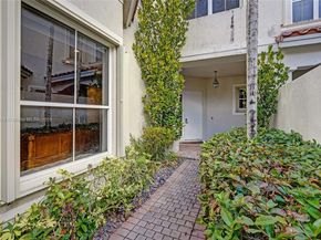 1375 Harbor Vw E, Hollywood FL 33019