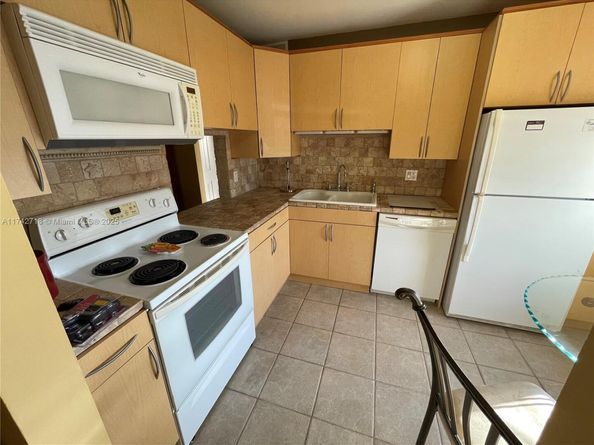 110 Lake Meryl Dr 216, West Palm Beach FL 33411