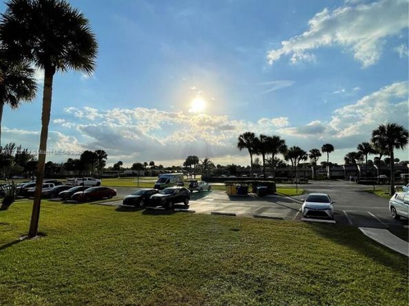 110 Lake Meryl Dr 216, West Palm Beach FL 33411